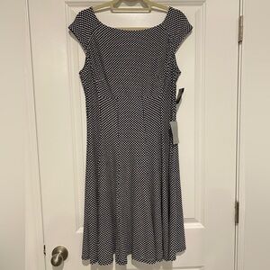 SALE Gabby Skye NWT sleeveless black and white polka dot dress flouncy bottom.